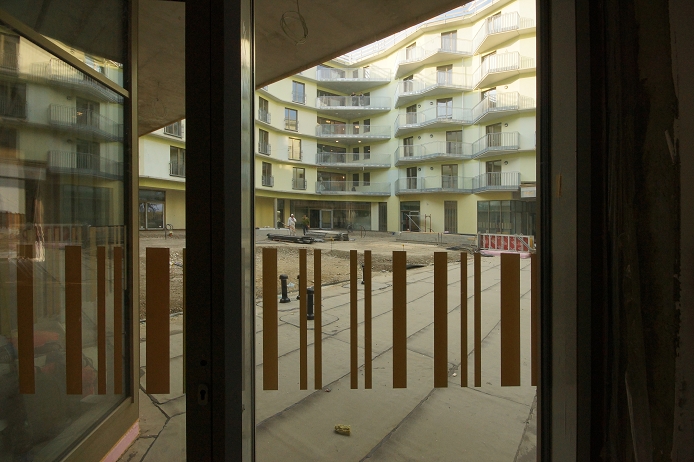 Unser 9.950-m²-Großprojekt für den Neubau des Alten- und Pflegeheims in Kritzendorf (NÖ) ist seit Wochen erfolgreich im Gange! Wir dürfen 8.500 m² Linoleum "Forbo" und 1.450 m² Parkett "Weitzer Strip" für unseren Auftraggeber verlegen.