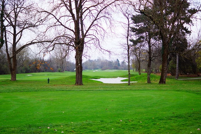 1.200 m² Altholzparkett Eiche für die Appartmentanlage des Golfclubs Diamond Country Club in Atzenbrugg