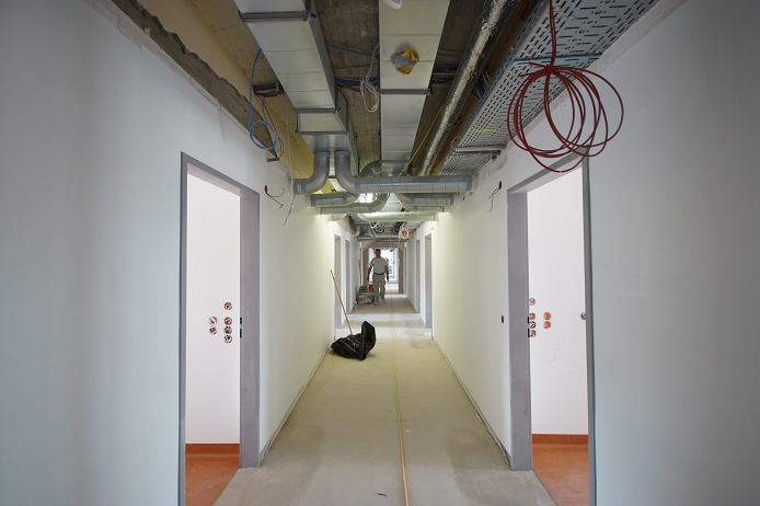 10.000 m² Linoleum für das Klinikum Peterhof in Baden